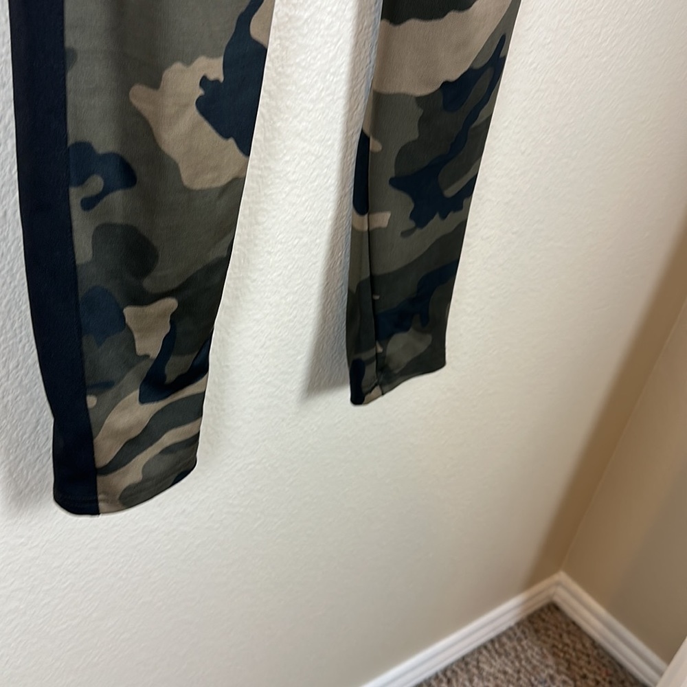 AMERICAN BAZI CAMO JOGGERS - Picture 7 of 9